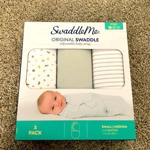 Swallow me, three pack, small medium 023 moms, seven to 14 lbs. No 26 inches